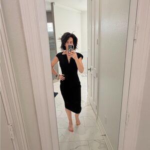 Karen Millen. NWT. Elegant Black Dress. US Size 6.